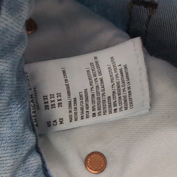 American Eagle Men's Slim Fit Light Blue Wash Distressed Jeans Size 28x32 - Picture 6 of 6